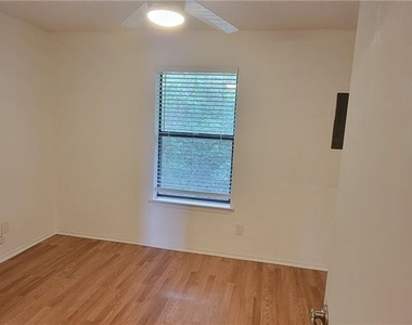 3012 Whisper Oaks Ln - Photo Thumbnail 11
