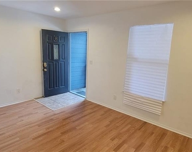 3012 Whisper Oaks Ln - Photo Thumbnail 12