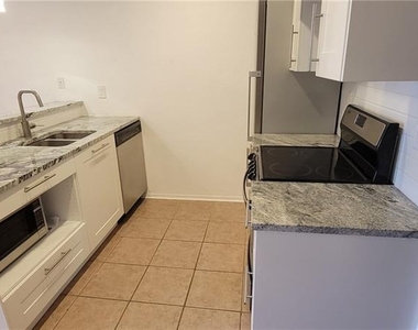 3012 Whisper Oaks Ln - Photo Thumbnail 7