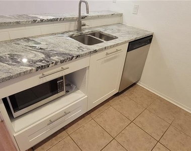 3012 Whisper Oaks Ln - Photo Thumbnail 9