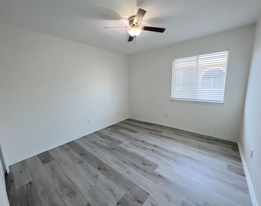 2725 Summerwalk Pl - Photo Thumbnail 19