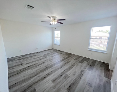 2725 Summerwalk Pl - Photo Thumbnail 15