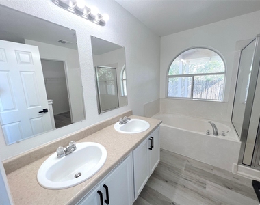 2725 Summerwalk Pl - Photo Thumbnail 16