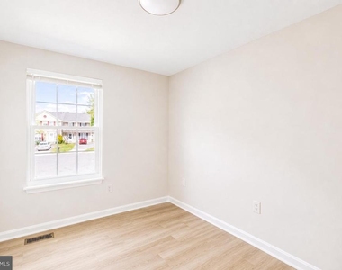 11 Noblewood Court - Photo Thumbnail 15