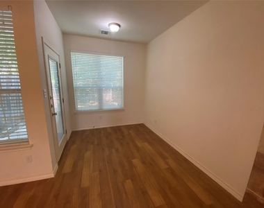 400 West St - Photo Thumbnail 3