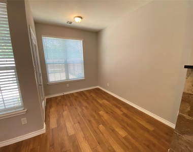 400 West St - Photo Thumbnail 6