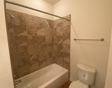 400 West St - Photo Thumbnail 9
