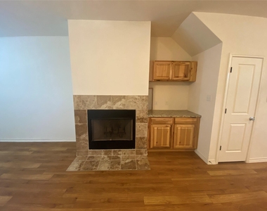 400 West St - Photo Thumbnail 5