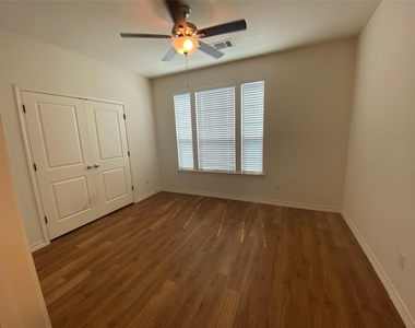 400 West St - Photo Thumbnail 13