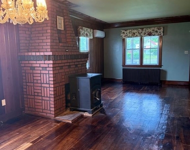 590 Aiken Avenue - Photo Thumbnail 9