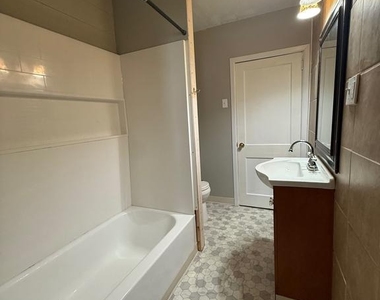 590 Aiken Avenue - Photo Thumbnail 6