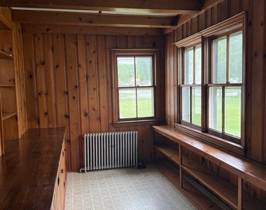 590 Aiken Avenue - Photo Thumbnail 5