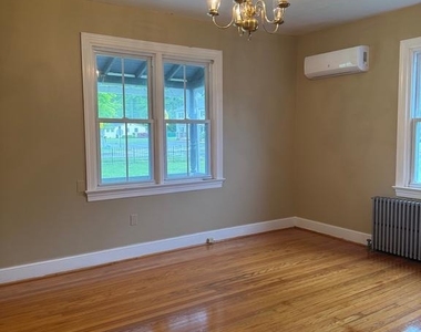 590 Aiken Avenue - Photo Thumbnail 7