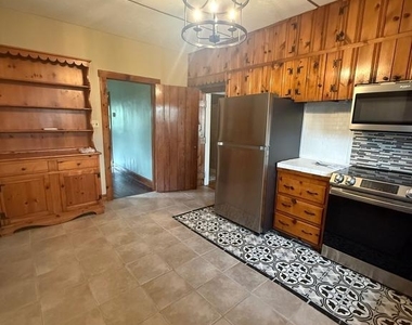 590 Aiken Avenue - Photo Thumbnail 2