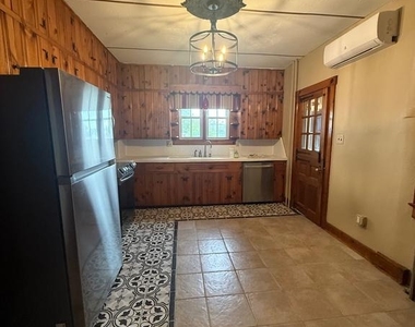 590 Aiken Avenue - Photo Thumbnail 3