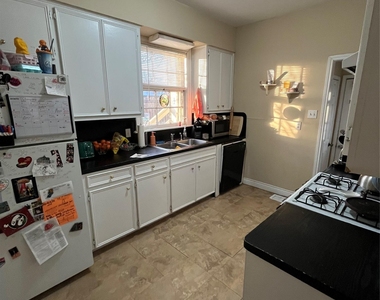 416 W 32nd St - Photo Thumbnail 1