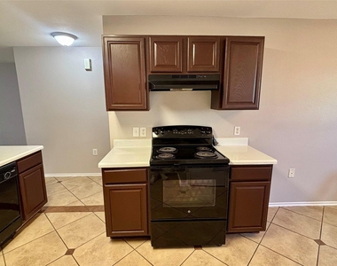 7424 Cayenne Ln - Photo Thumbnail 5
