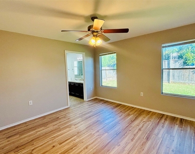 7424 Cayenne Ln - Photo Thumbnail 6