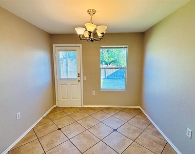 7424 Cayenne Ln - Photo Thumbnail 10