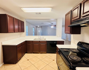 7424 Cayenne Ln - Photo Thumbnail 4