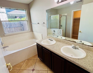 7424 Cayenne Ln - Photo Thumbnail 8