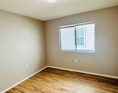 7424 Cayenne Ln - Photo Thumbnail 13