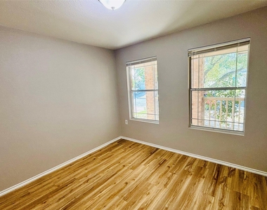7424 Cayenne Ln - Photo Thumbnail 16
