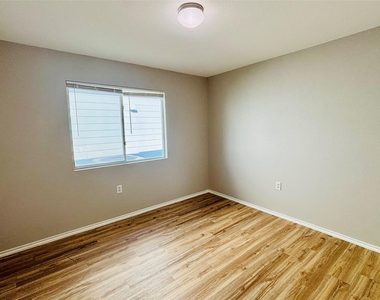 7424 Cayenne Ln - Photo Thumbnail 11