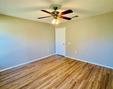 7424 Cayenne Ln - Photo Thumbnail 7