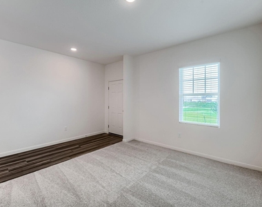 124 Mullen Way - Photo Thumbnail 10