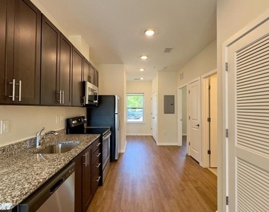4903 1/2 Hamilton Avenue - Photo Thumbnail 5
