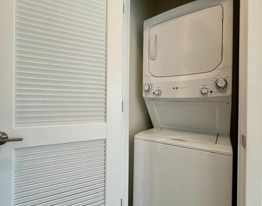4903 1/2 Hamilton Avenue - Photo Thumbnail 6