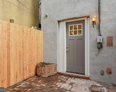 734 Light Street - Photo Thumbnail 5