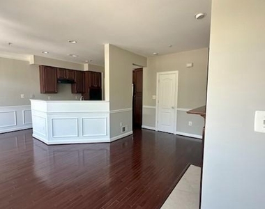 3406 Carriage Walk Court - Photo Thumbnail 5