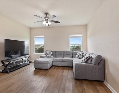 251 Northern Flicker St - Photo Thumbnail 3