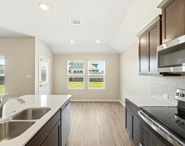 1001 Bluejack Way - Photo Thumbnail 4