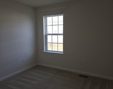 303 Ellis Court - Photo Thumbnail 15