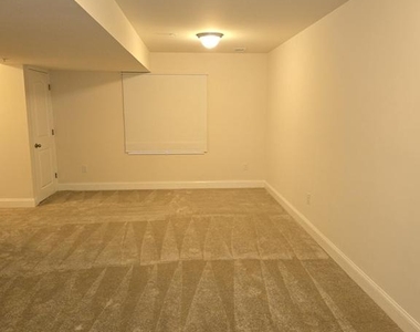 303 Ellis Court - Photo Thumbnail 17