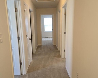 303 Ellis Court - Photo Thumbnail 7