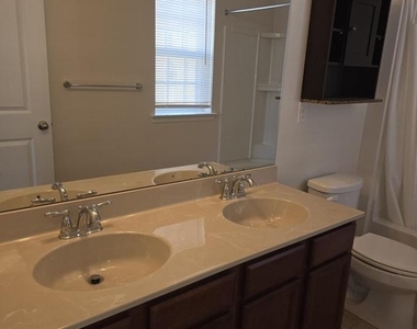 303 Ellis Court - Photo Thumbnail 12