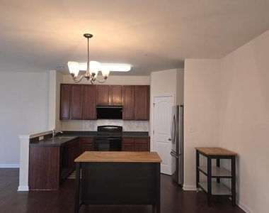 303 Ellis Court - Photo Thumbnail 4