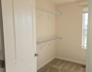 303 Ellis Court - Photo Thumbnail 10