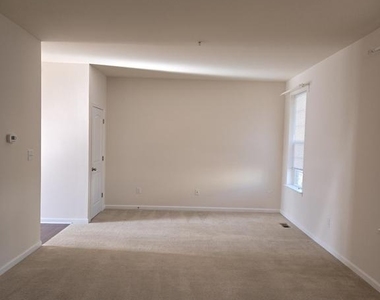 303 Ellis Court - Photo Thumbnail 2