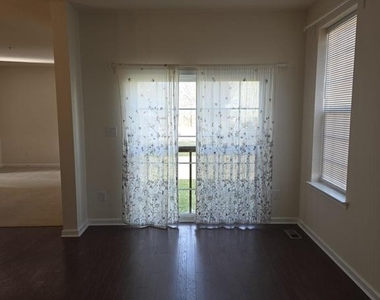 303 Ellis Court - Photo Thumbnail 5