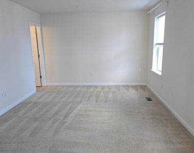 303 Ellis Court - Photo Thumbnail 9