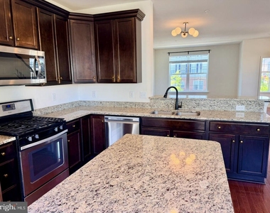 3744 Green Street - Photo Thumbnail 8