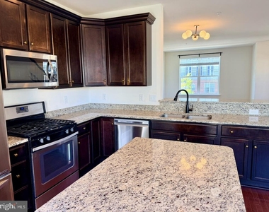 3744 Green Street - Photo Thumbnail 10