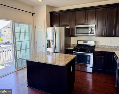 3744 Green Street - Photo Thumbnail 4