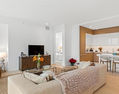 313 W 17th St - Photo Thumbnail 24
