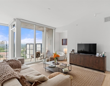 313 W 17th St - Photo Thumbnail 20